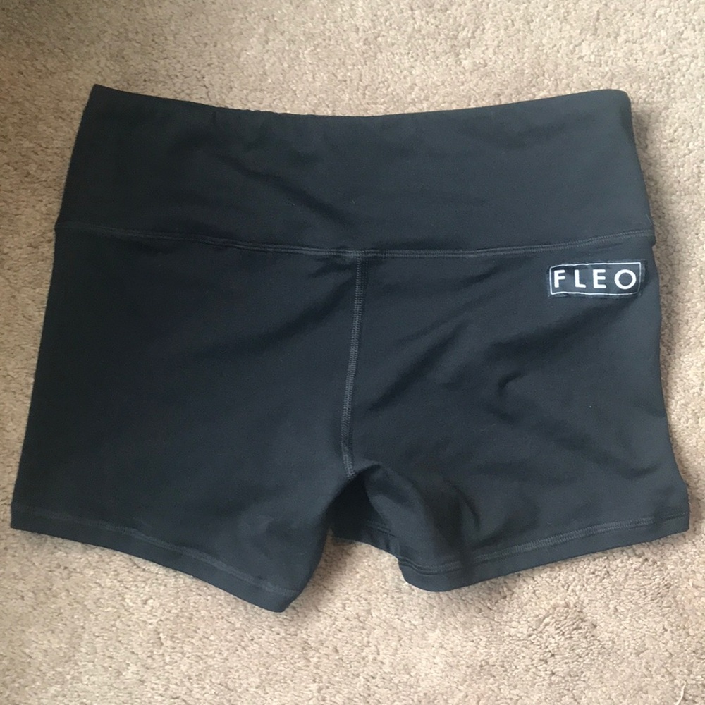 Black Fleo Power High Rise Shorts, Size Large, 4”